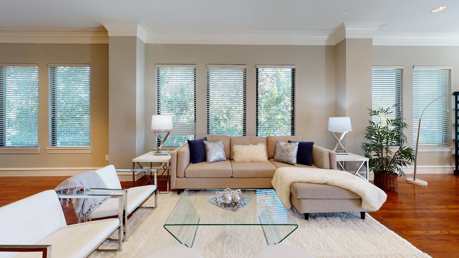 Oak Lawn - Turtle Creek Luxury Mid-Rise #016 - Spacious Living Room