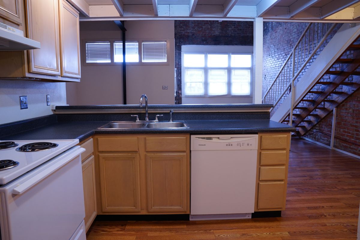 Vintage Bldg - Split Level Kitchen